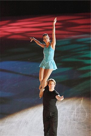 duet - Figure Skaters doing Lifting Foto de stock - Con derechos protegidos, Código: 858-03448636