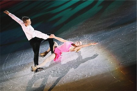 elegant dancer - Figure Skaters doing Lifting Foto de stock - Con derechos protegidos, Código: 858-03448645