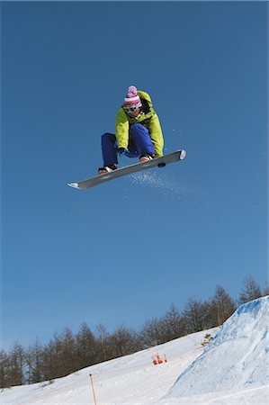 snowboarding - Snowboarder en sautant dans les airs Photographie de stock - Rights-Managed, Code: 858-03448701