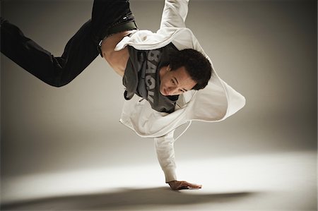 Hip Hop Dancer Performing in Studio Foto de stock - Con derechos protegidos, Código: 858-03694400