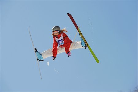 Skieuse acrobatique Photographie de stock - Rights-Managed, Code: 858-03694556