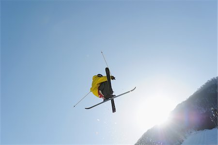 sciatore (uomo e donna) - Male Freestyle Skier Getting Some Air Fotografie stock - Rights-Managed, Codice: 858-03694562