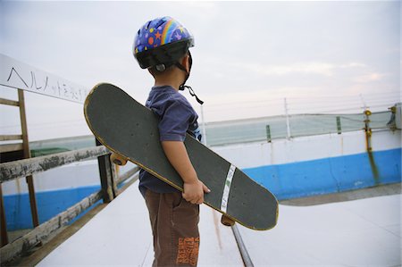 Japanese child holding skateboard Stock Photo - Rights-Managed, Code: 858-03799591