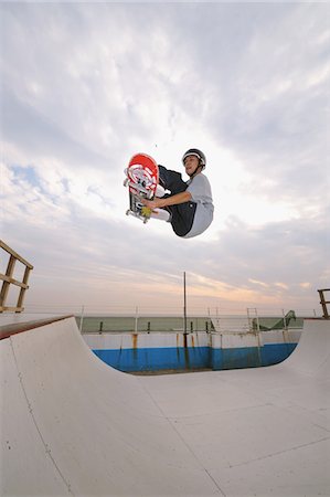 rampe - Skateboarder in der Luft Stockbilder - Lizenzpflichtiges, Bildnummer: 858-03799603