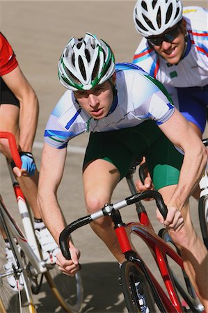 simsearch:858-03049506,k - Racers racing on velodrome Foto de stock - Con derechos protegidos, Código: 858-03799739