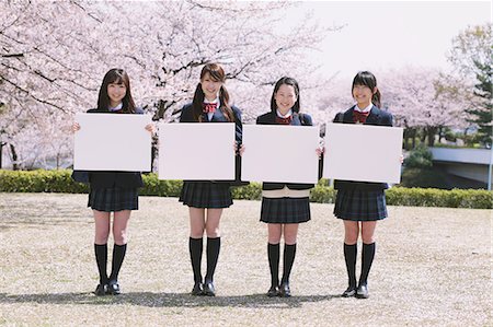 High School Girls With A White Board Foto de stock - Con derechos protegidos, Código: 859-06380211