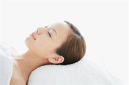 Portrait of a Japanese woman laying with closed eyes Foto de stock - Con derechos protegidos, Código: 859-06404803