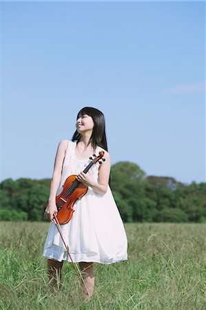 female musicians with long hair - Asian woman with a violin in a grass field Stock Photo - Rights-Managed, Code: 859-06404908