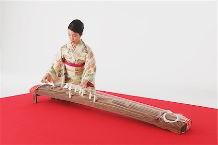 patterned rug - Japanese woman in a kimono playing the koto Stock Photo - Rights-Managed, Code: 859-06405006