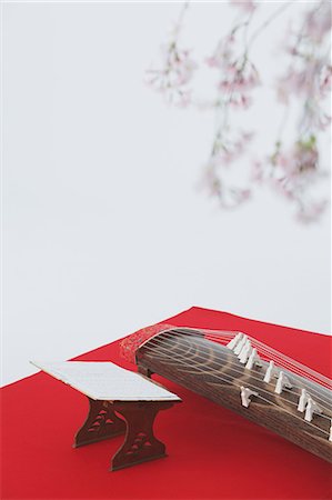 pupitre (musique) - Koto traditionnel japonais et fleurs de la cerise Photographie de stock - Rights-Managed, Code: 859-06405010