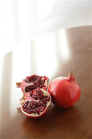 Two pomegranates on a wooden table Stockbilder - Lizenzpflichtiges, Bildnummer: 859-06469893