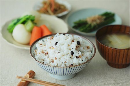 Japanese style dishes and chopsticks on a table Photographie de stock - Rights-Managed, Code: 859-06469929