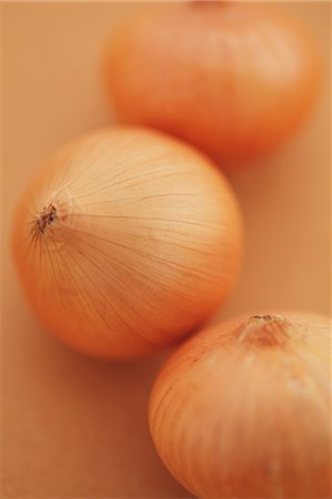 simsearch:859-06469972,k - Three onions on orange background Stock Photo - Rights-Managed, Code: 859-06470095
