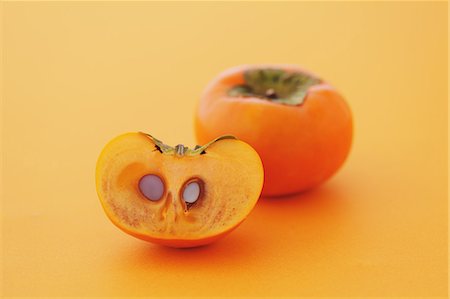 diospyros kaki - Japanese Persimmons on orange background Foto de stock - Con derechos protegidos, Código: 859-06470137