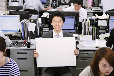 simsearch:859-06537734,k - Businessman holding a white board in the office Fotografie stock - Rights-Managed, Codice: 859-06537736