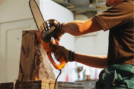 scultore (uomo e donna) - Sculptor carving wood Fotografie stock - Rights-Managed, Codice: 859-06537959