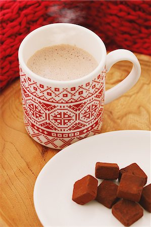 Hot cocoa chocolate and red scarf Foto de stock - Con derechos protegidos, Código: 859-06538191