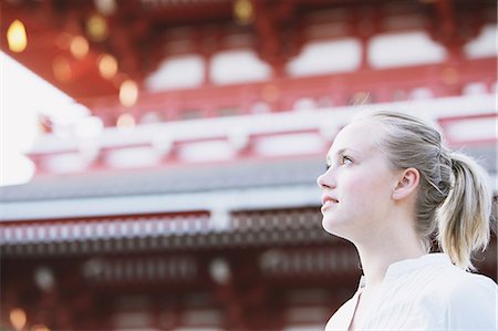 Young woman at Sensoji Temple, Tokyo Prefecture Stockbilder - Lizenzpflichtiges, Bildnummer: 859-06538246