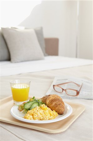 plato (vajilla) - Breakfast in bed Foto de stock - Con derechos protegidos, Código: 859-06538424