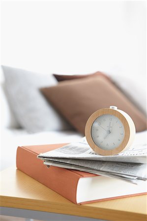 Clock book and newspaper Foto de stock - Con derechos protegidos, Código: 859-06538421