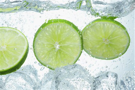 Sparkling Water With Ice And Cut Lime Photographie de stock - Rights-Managed, Code: 859-06617310