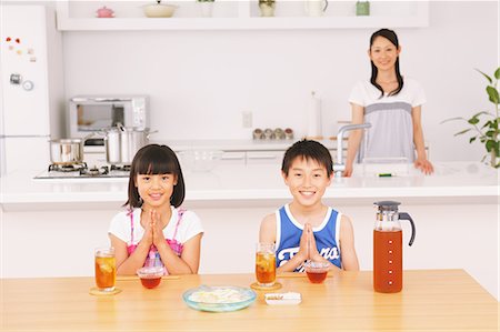 family lunch in home - Children Eating Somen Stock Photo - Rights-Managed, Code: 859-06617393