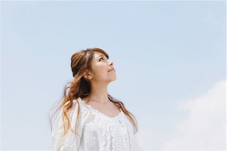 Woman Looking at the Sky Foto de stock - Con derechos protegidos, Código: 859-06617457