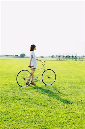 Woman With Bicycle Photographie de stock - Rights-Managed, Code: 859-06617496