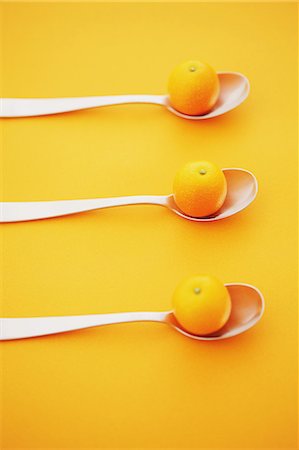 simsearch:859-06538304,k - Kumquats On Spoons Stock Photo - Rights-Managed, Code: 859-06617577