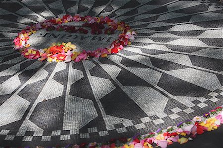 strawberry field - Flowers in Central Park, New York, USA Foto de stock - Con derechos protegidos, Código: 859-06710865