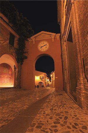 Street at night, Italy Photographie de stock - Rights-Managed, Code: 859-06710915