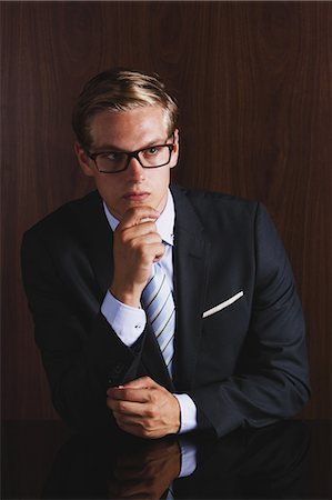 desk with wall - Businessman with glasses looking away Photographie de stock - Rights-Managed, Code: 859-06710998