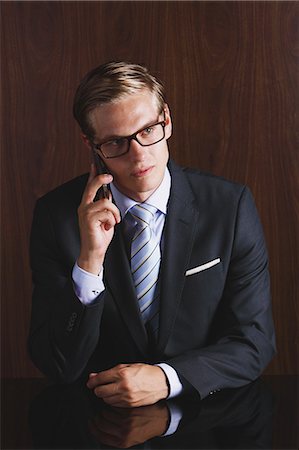 simsearch:640-05761195,k - Businessman with glasses on the phone Stockbilder - Lizenzpflichtiges, Bildnummer: 859-06711001