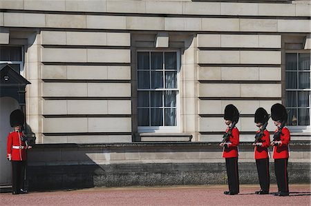 simsearch:859-06711133,k - Changing the Guard at Buckingham Palace, London, England Fotografie stock - Rights-Managed, Codice: 859-06711078