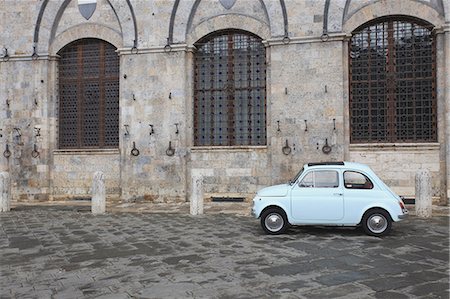 septembre - Building and car in Siena, Italy Photographie de stock - Rights-Managed, Code: 859-06711125