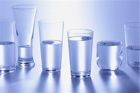 Water glasses Stockbilder - Lizenzpflichtiges, Bildnummer: 859-06808267