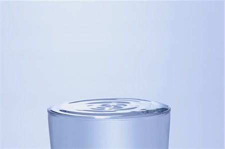 desbordarse - Glass full of water Foto de stock - Con derechos protegidos, Código: 859-06808262