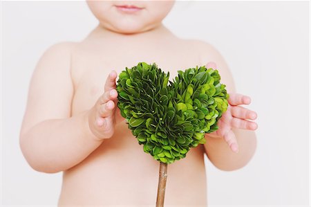 Baby and heart-shaped plant Photographie de stock - Rights-Managed, Code: 859-06808628
