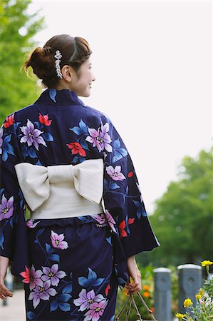 Japanese woman in a Yukata walking away Stock Photo - Rights-Managed, Code: 859-06824588