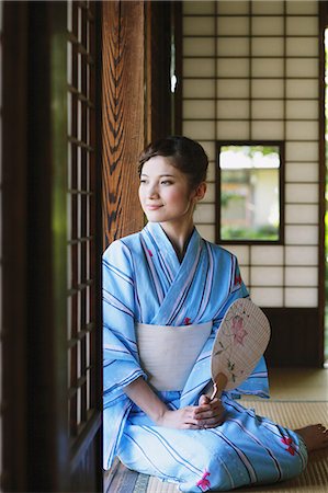 Japanese woman in a Yukata on tatami looking away Stock Photo - Rights-Managed, Code: 859-06824582