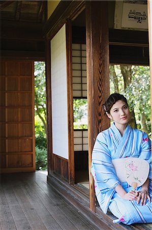 pillars for front porch - Japanese woman in a Yukata sitting on tatami flooring Stock Photo - Rights-Managed, Code: 859-06824583