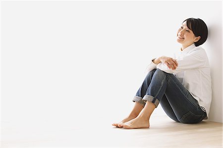 Young woman in a white shirt sitting on the floor Stock Photo - Rights-Managed, Code: 859-06824644
