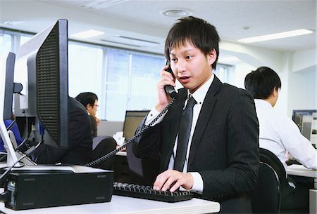 Businessman talking on the phone Stock Photo - Rights-Managed, Code: 859-06824671