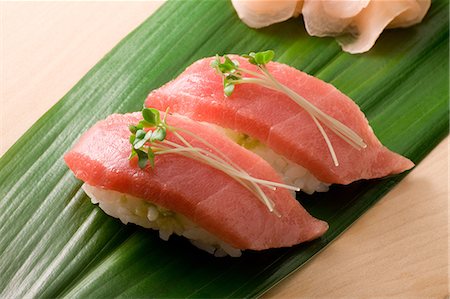 simsearch:400-06358844,k - Fatty Tuna, Sushi Photographie de stock - Rights-Managed, Code: 859-07149918