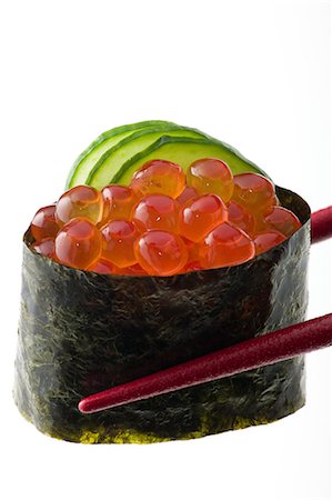 simsearch:859-07150143,k - Gunkanmaki Of Salmon Eggs Foto de stock - Con derechos protegidos, Código: 859-07149912