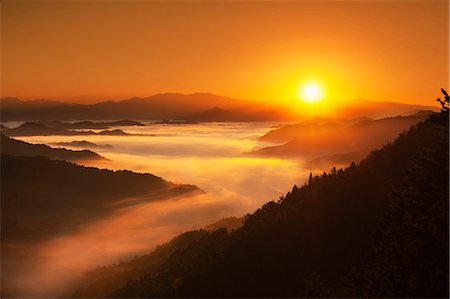 simsearch:859-07635796,k - Sunrise behind Mountains and Sea of Clouds, Nara Prefecture, Japan Stock Photo - Rights-Managed, Code: 859-07441611