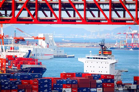 ship being unloaded - Osaka Port and Osaka harbor Bridge Photographie de stock - Rights-Managed, Code: 859-07495133