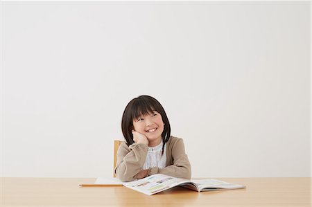 simsearch:614-06896871,k - Young girl doing her homework on wooden desk Stockbilder - Lizenzpflichtiges, Bildnummer: 859-07710994