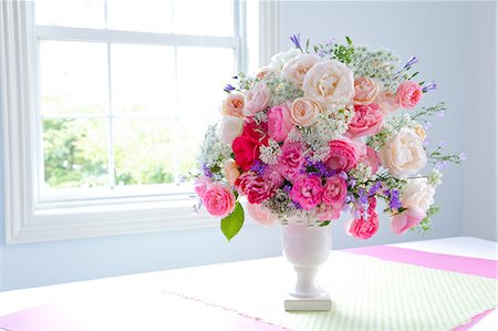 simsearch:859-03884561,k - Flower bouquet Stockbilder - Lizenzpflichtiges, Bildnummer: 859-07845913