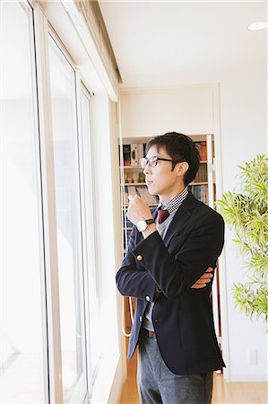 simsearch:670-06450168,k - Young Japanese real estate agent working Foto de stock - Con derechos protegidos, Código: 859-08067043